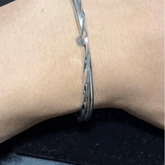 シルバーアクセサリーバングルの画像