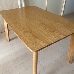 ダイニングテーブルの画像