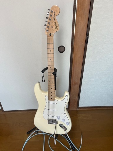 squier STRATOCASTER エレキギター＋スタンド＋シールドケーブルセット