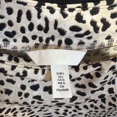 H＆M  豹柄トップスの画像