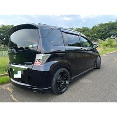 夏休みに！ファミリーワゴン！フリードハイブリッド！訳あり激安！車検あり！の画像