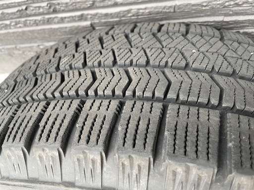 スタッドレス　ブリヂストンBRIDGESTONE BRIZZAK VRX2 205/60/16