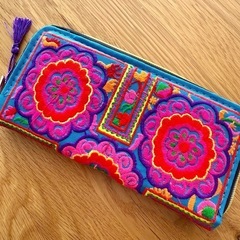 新品◎カラフル 民族刺繍 長財布の画像
