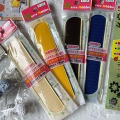 ◆ 手芸素材セット ワッペン・コードストッパー・マジックテープ・刺繍糸・デコシートの画像