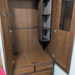 木製クローゼットの画像