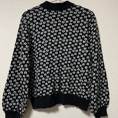 花柄ニットポロシャツ長袖の画像