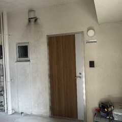 アパート廊下壁の清掃
