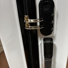 新品未使用　ホワイト　キャリーケース、スーツケースの画像