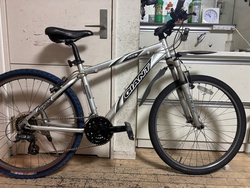 GIANT ESCAPE R3 700C アルミ 24速 500mm 白クロス GIANT ( ジャイアント ) クロスバイク ESCAPE R 3 ( エスケープ