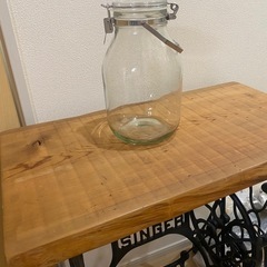 大型ガラス瓶の画像