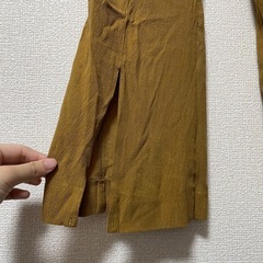 スリット入りフレアパンツの画像