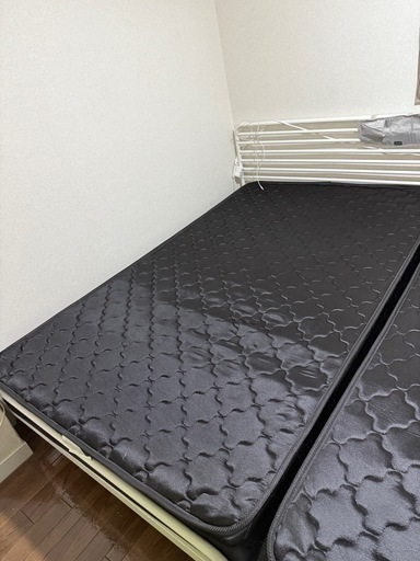 ZINUS　セミダブルのフレーム+マットレス×２台