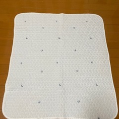 イブル　ホワイト 星と月の刺繍 ベビー用敷きパット