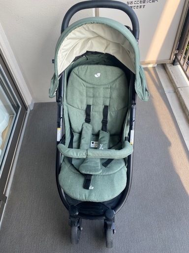 joieベビーカー　ライトトラックス４