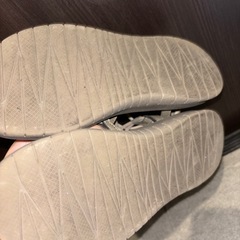 gu ジーユー ソフトアーチ エアリー スポーツサンダル Sサイズの画像