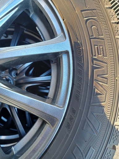 超美品‼️GOODYEAR ICENAVI ‼️スタッドレスタイヤ4本セット