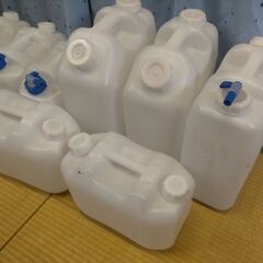 水用ポリタンク 9個セットで 120リットル分の画像