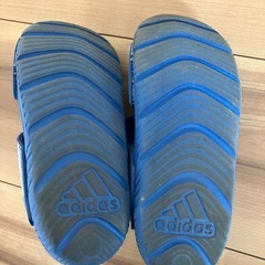 adidasキッズサンダル17センチの画像