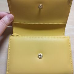 ２つ折り財布　イエローの画像