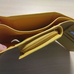 ２つ折り財布　イエローの画像
