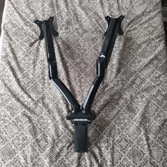 Loctekデュアルモニターアームの画像
