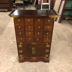 李朝家具 薬箪笥 アンティークっぽい雰囲気の重厚感ある佇まい☺️ 57cm×27cm×高さ80cmの画像