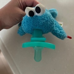 クッキーモンスター　おしゃぶり