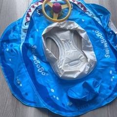 サメの浮き輪　ハンドル付きの画像