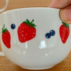 カップ🍓×3&お皿×1　今月末までのお取引です、早い者勝ちの画像