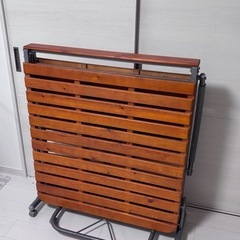折りたたみ式ベッドの画像