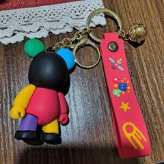 新品　キーホルダー　カラフルクマの画像