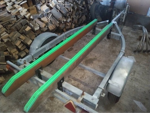 水上スキートレーラー