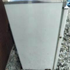 昭和レトロ冷蔵庫の画像