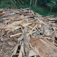 建物壊した後の廃材(木材)