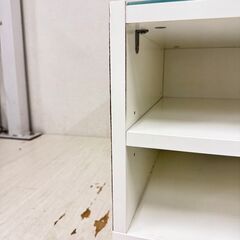  24577  キャスター付きガラス天板コーヒーテーブル　ローテーブル IKEA   ◆大阪市内・東大阪市他 6,000円以上ご購入で無料配達いたします！◆ ※高槻・枚方方面◆西宮・尼崎方面◆生駒方面　それぞれ条件付き無料配送あり！            の画像
