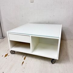  24577  キャスター付きガラス天板コーヒーテーブル　ローテーブル IKEA   ◆大阪市内・東大阪市他 6,000円以上ご購入で無料配達いたします！◆ ※高槻・枚方方面◆西宮・尼崎方面◆生駒方面　それぞれ条件付き無料配送あり！            の画像