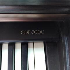 木製電子ピアノ　カシオ CDP-7000＆カシオヘッドホン付の画像