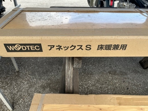 フローリング材　　