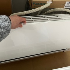 アイリスオーヤマ ルームエアコン 一台　実質使用1年未満　冷暖房14畳用 単相100V IRA-4002Aの画像