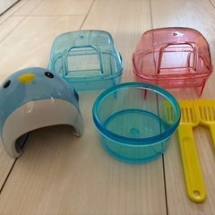 ハムスターのゲージと付属品まとめ売りの画像