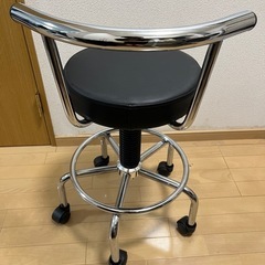 カウンターチェア キャスター付き 背もたれ付きの画像