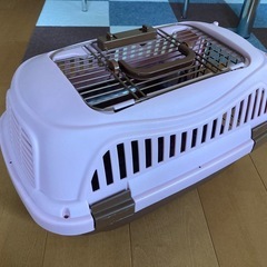 小型犬猫のキャリーケースの画像