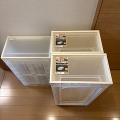 押入れケース2つ+無印衣装ケース1つ