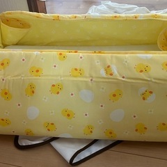 赤ちゃんのベッドの画像