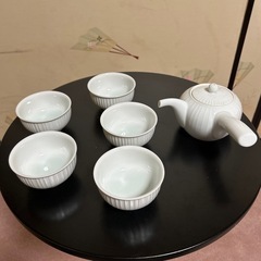 白磁筋立急須と湯呑み茶碗5客