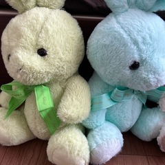 ウサギとクマぬいぐるみの画像