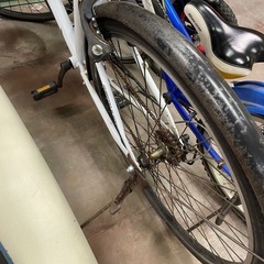 自転車　ホワイト　1台の画像