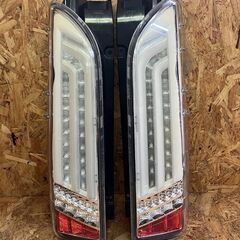 200系ハイエースヴァレンティジュエルLEDテールランプREVOクリア/クロームの画像