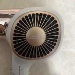 コイズミの「KHD-9950 ホワイト SALON sense 300」イオンバランスドライヤーです。の画像