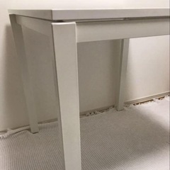 IKEA 白テーブルの画像